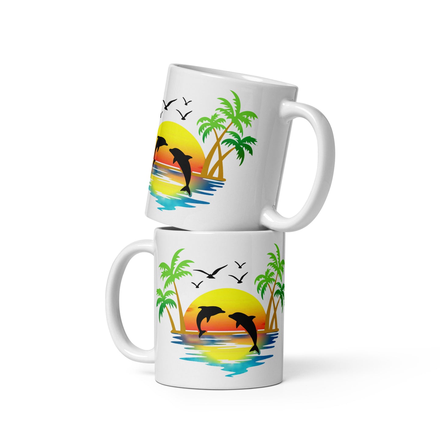Een witte koffie mokken met een tropisch eiland met dolfijnenprint, vooraanzicht, 11 oz, op de voorkant, twee gestapelde koffie mokken op een witte achtergrond
