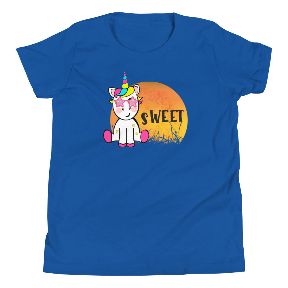 True royal kinder T-shirt met een afbeelding van een coole baby eenhoorn, vooraanzicht, witte achtergrond,
