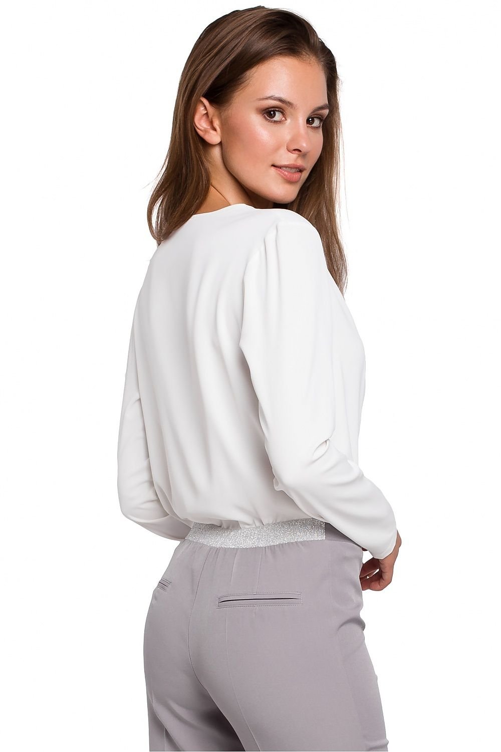 Elegante witte damesblouse met overslag en V-hals – perfect voor een chique kantoorlook of stijlvolle casual outfit zij aan zicht