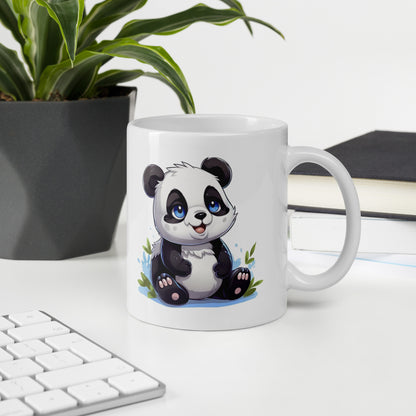 Een glanzende witte mok met een schattige baby panda, vooraanzicht, 11 oz, in een werkomgeving