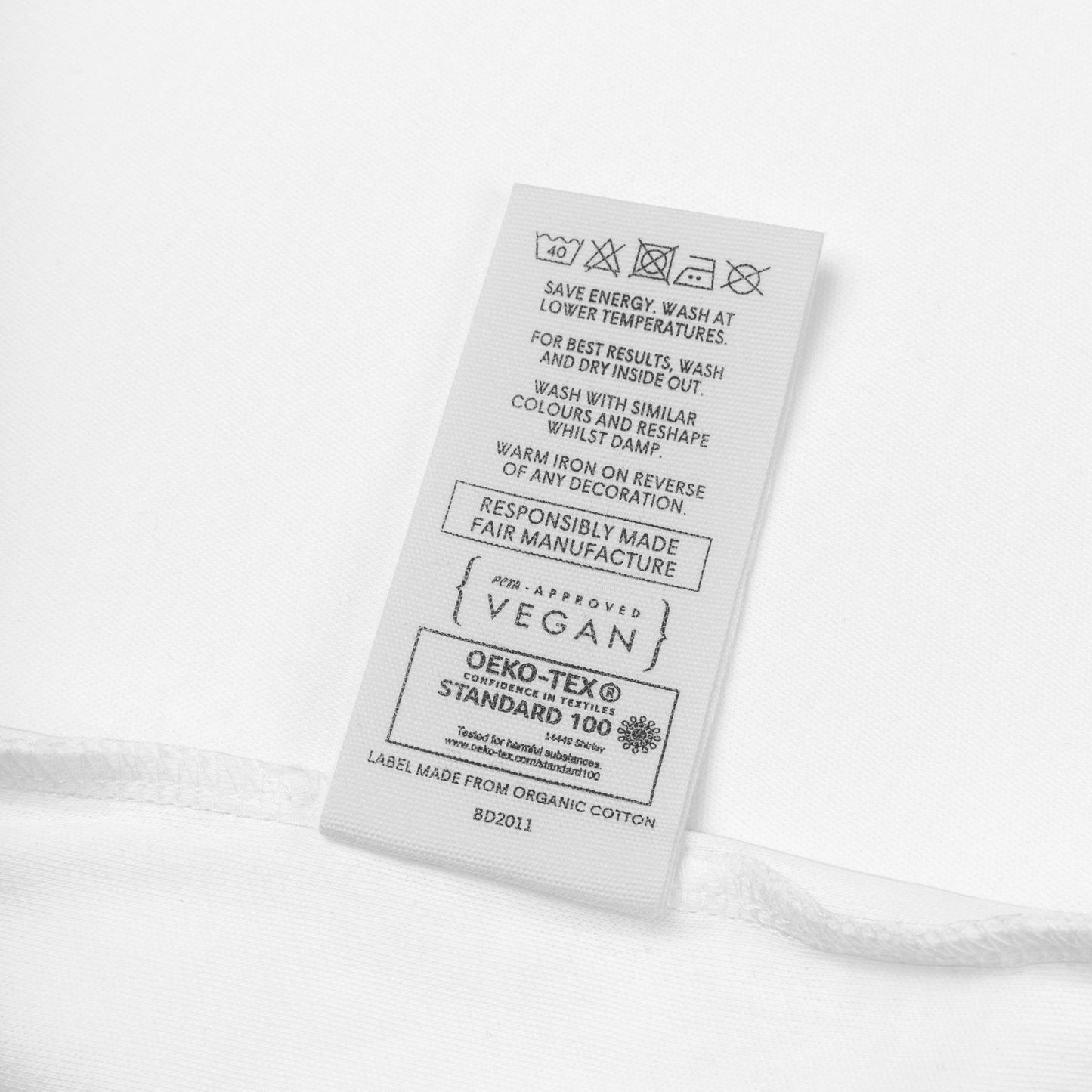 Wit label van een baby romper vooruitzicht