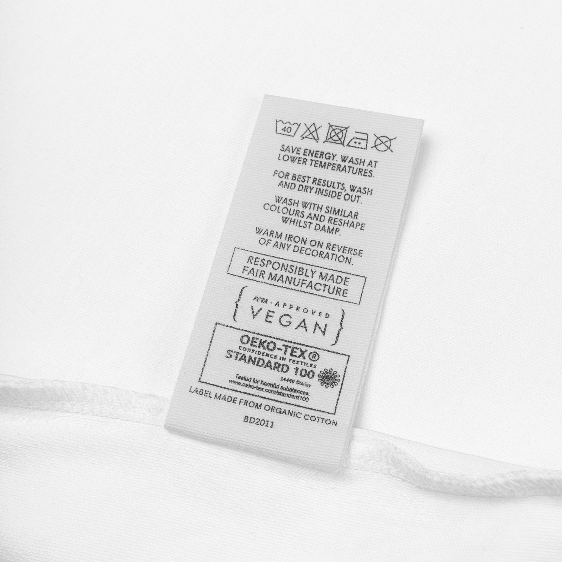 Wit label van een baby romper vooruitzicht